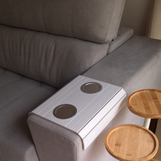 Esteira para braço de sofá cor off white, porta copos alumínio - MCB DECOR